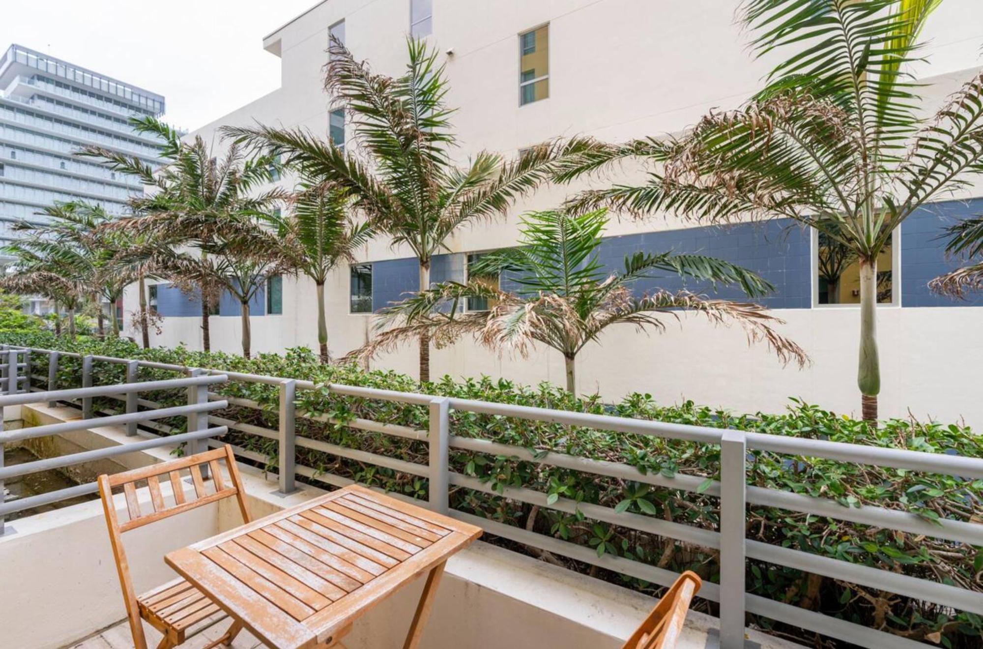 Beachfront Bentley Hotel One Bedroom Suite With Balcony And Beach Access Miami Beach Extérieur photo