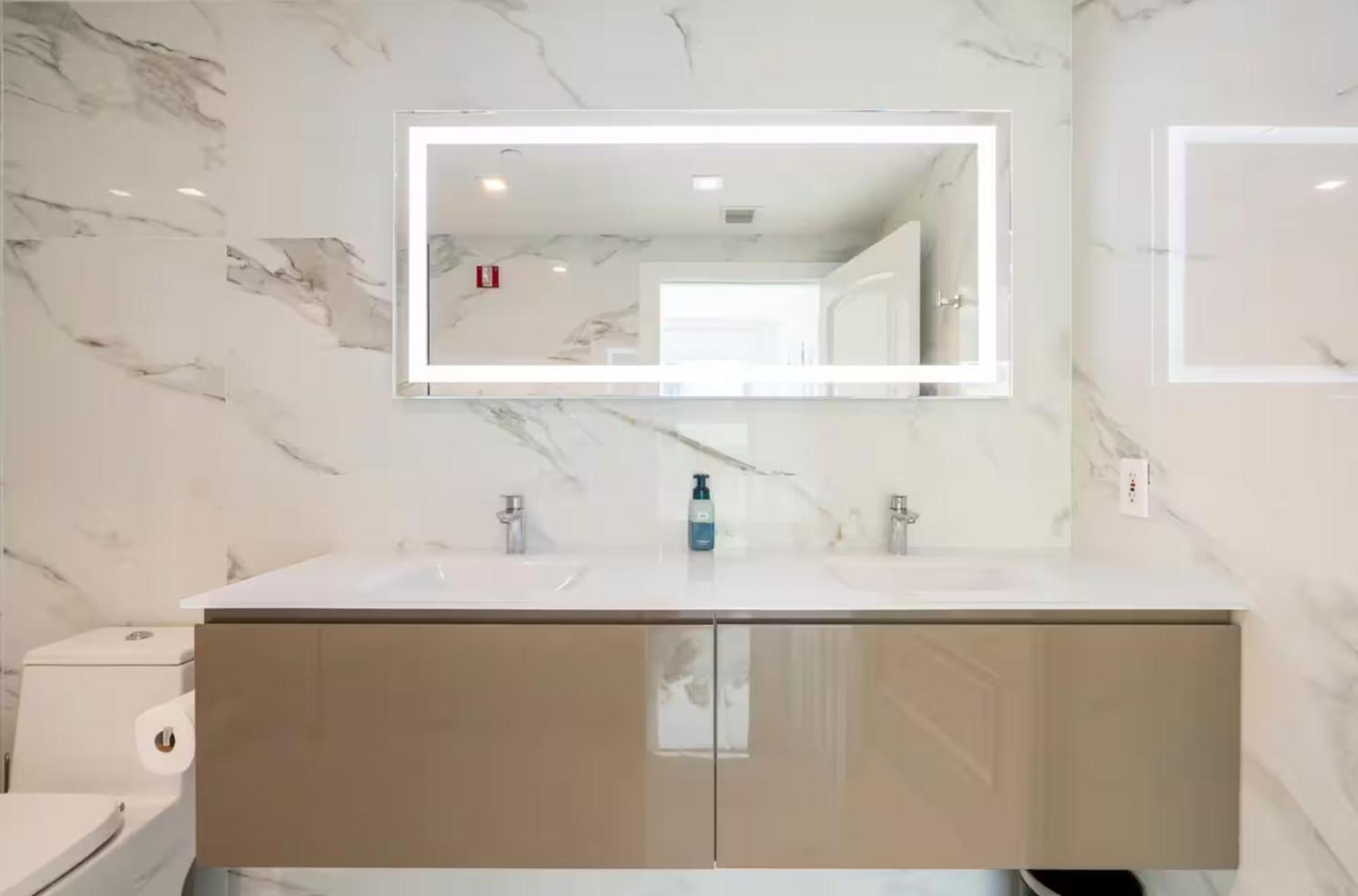 Beachfront Bentley Hotel One Bedroom Suite With Balcony And Beach Access Miami Beach Extérieur photo