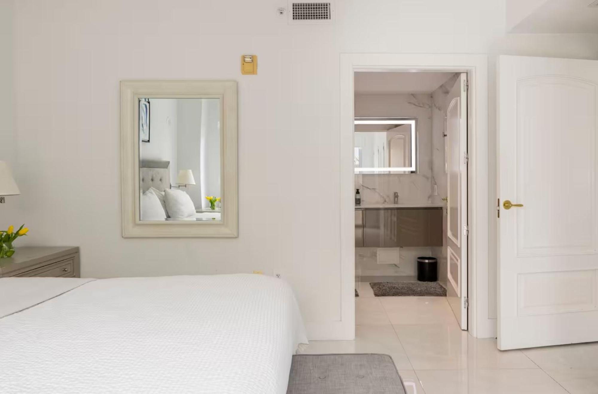 Beachfront Bentley Hotel One Bedroom Suite With Balcony And Beach Access Miami Beach Extérieur photo
